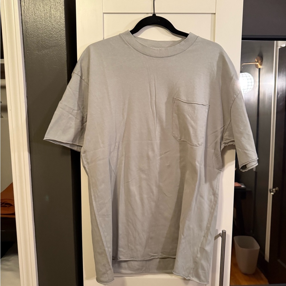 Men's Classic Pocket T-Shirt in Light Gray